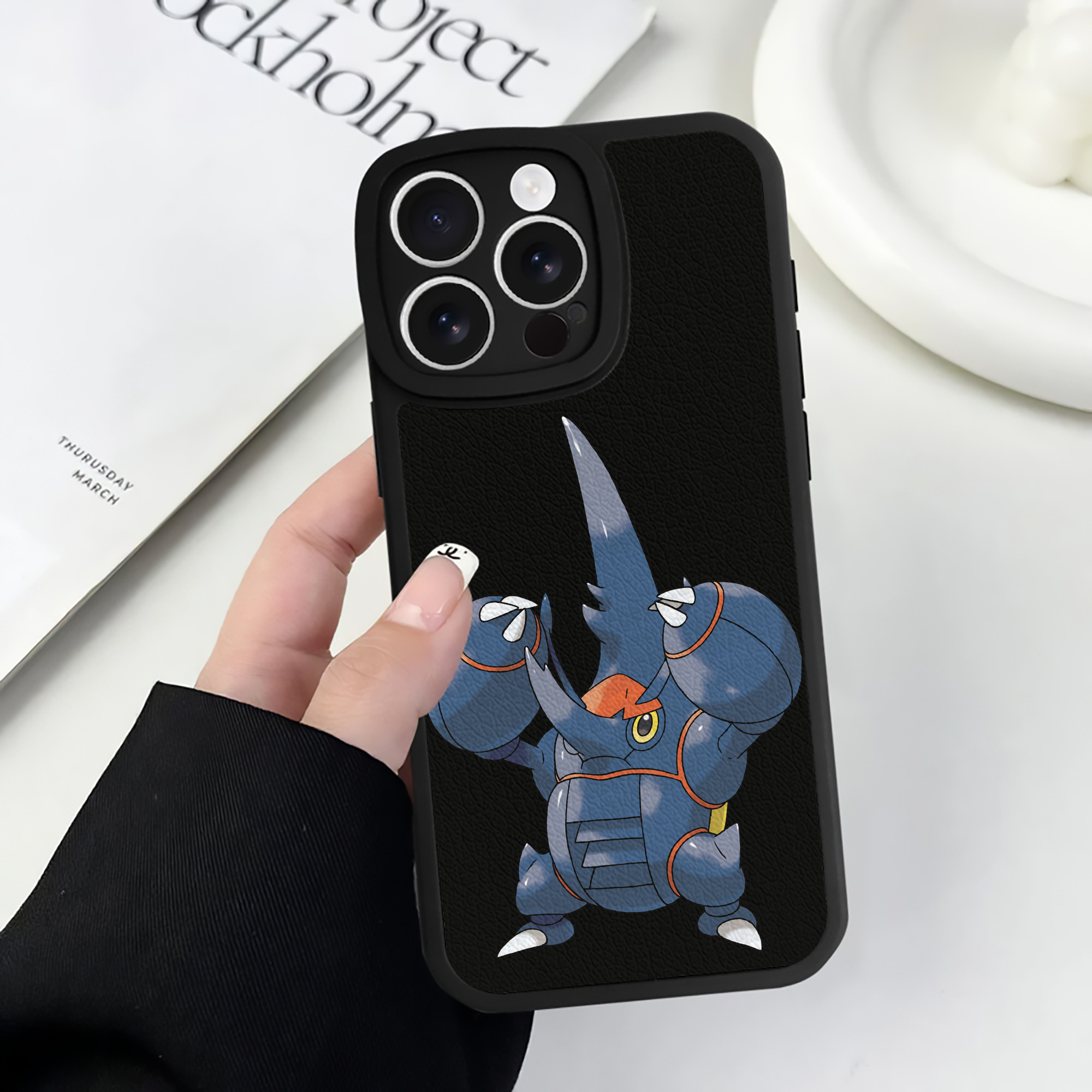 （画像用） ポケットモンスター Pokémon 【iPhone 16シリーズ対応】シリコンスマホケース（レザー調） 材質：シリコン